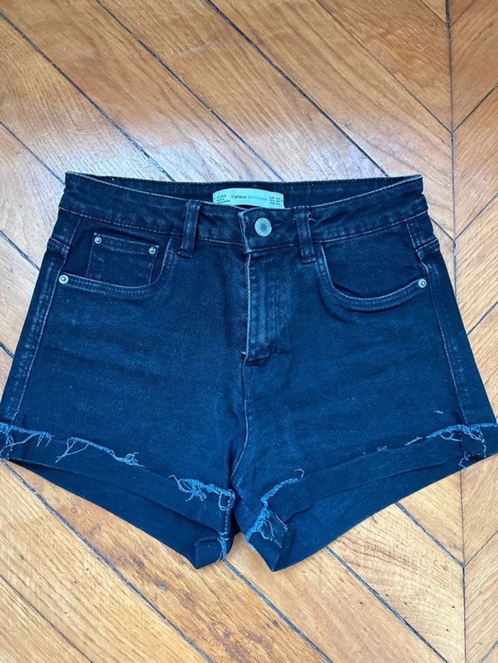 Neuf short en jean noir Zara taille 34