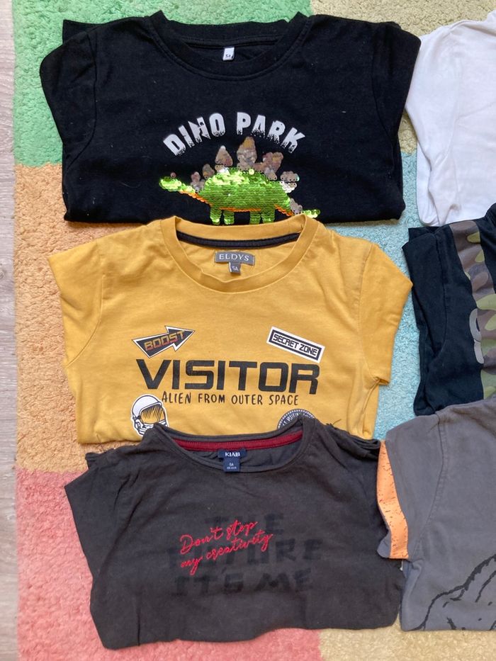 Lot 11 tee-shirt 👕 à manches longues  - Garçon 👦 - 5 ans - TBE - photo numéro 2