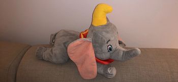 Grosse peluche musicale dumbo