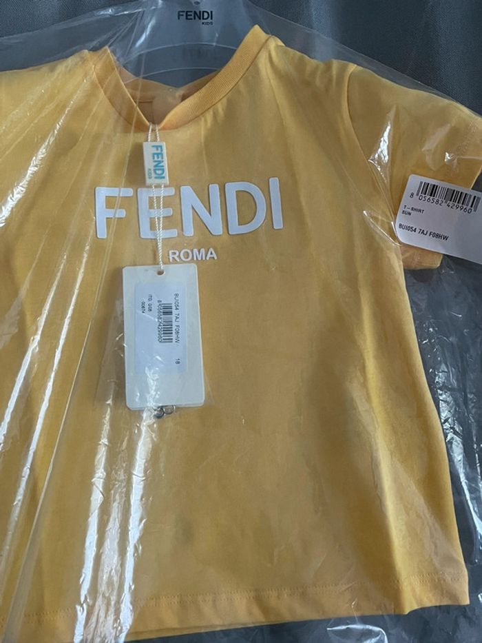 T-Shirt Fendi 18 mois - photo numéro 10