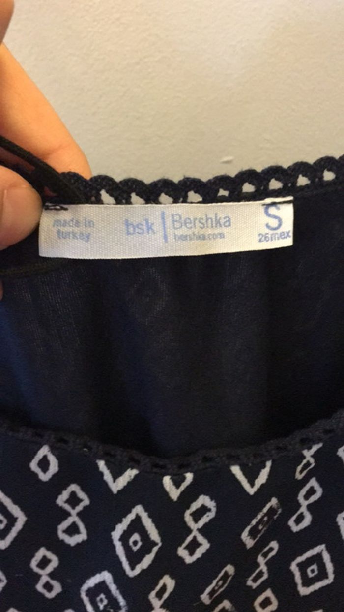 Petit top court bershka à volants bleu marine taille S - photo numéro 3