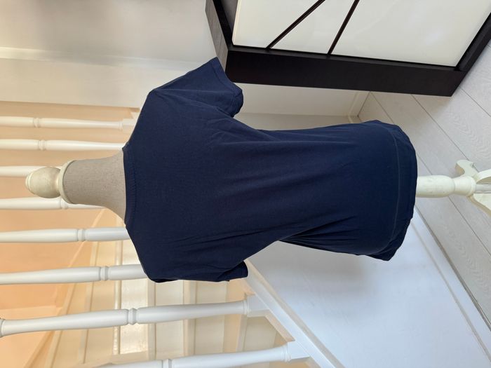 T-Shirt Marvel bleu marine avec bouclier en imprimé gaufré - photo numéro 5
