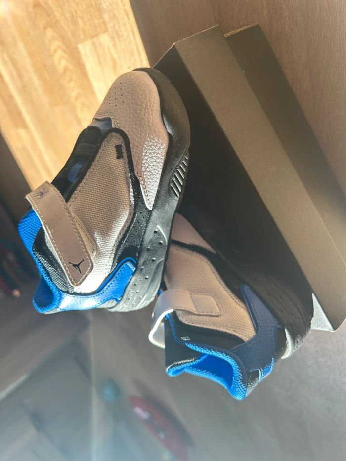 Chaussure Jordan taille 25 - photo numéro 5