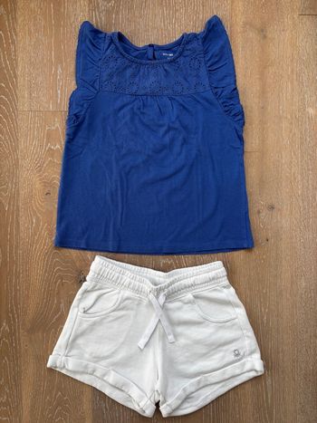 Ensemble TS volanté Kiabi 8 ans et short blanc avec poche en coton Benetton 7/8 ans tbe