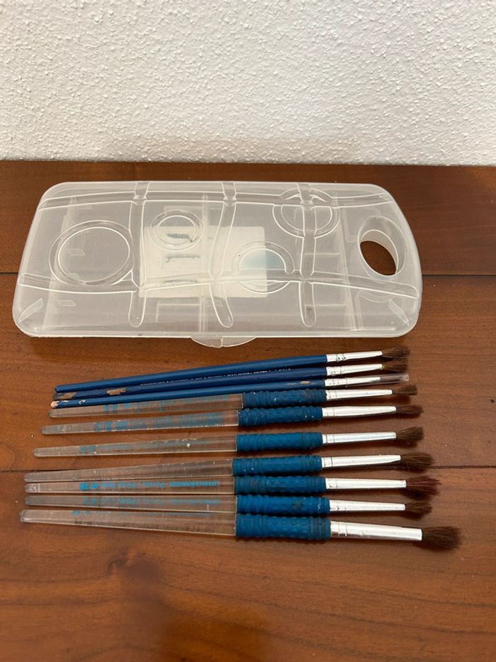 Boîte à peinture + pinceaux