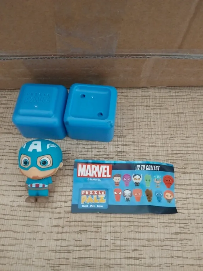 Petite figurine Marvel *