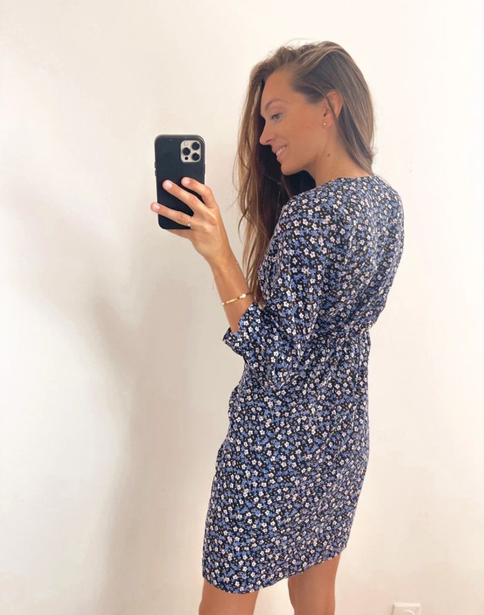 🌟 Robe à fleurs élastique bleu marine et noir - photo numéro 9
