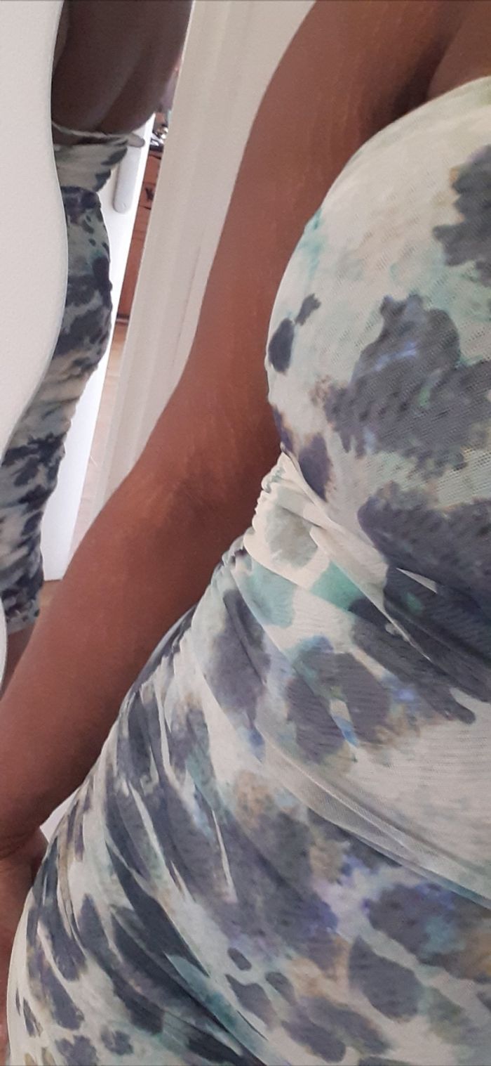 Robe dos nu prés du corps Zara - photo numéro 1