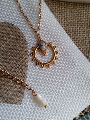 Collier soleil et pierre howlite