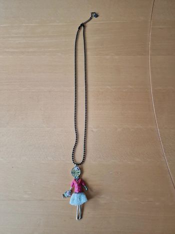 Collier fantaisie en très bon état