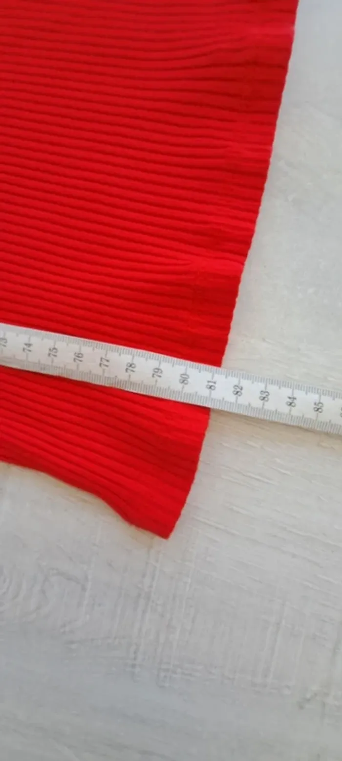 Robe rouge Bellerina - taille S - asymétrique - épaule dénudée -  côtelée - photo numéro 4