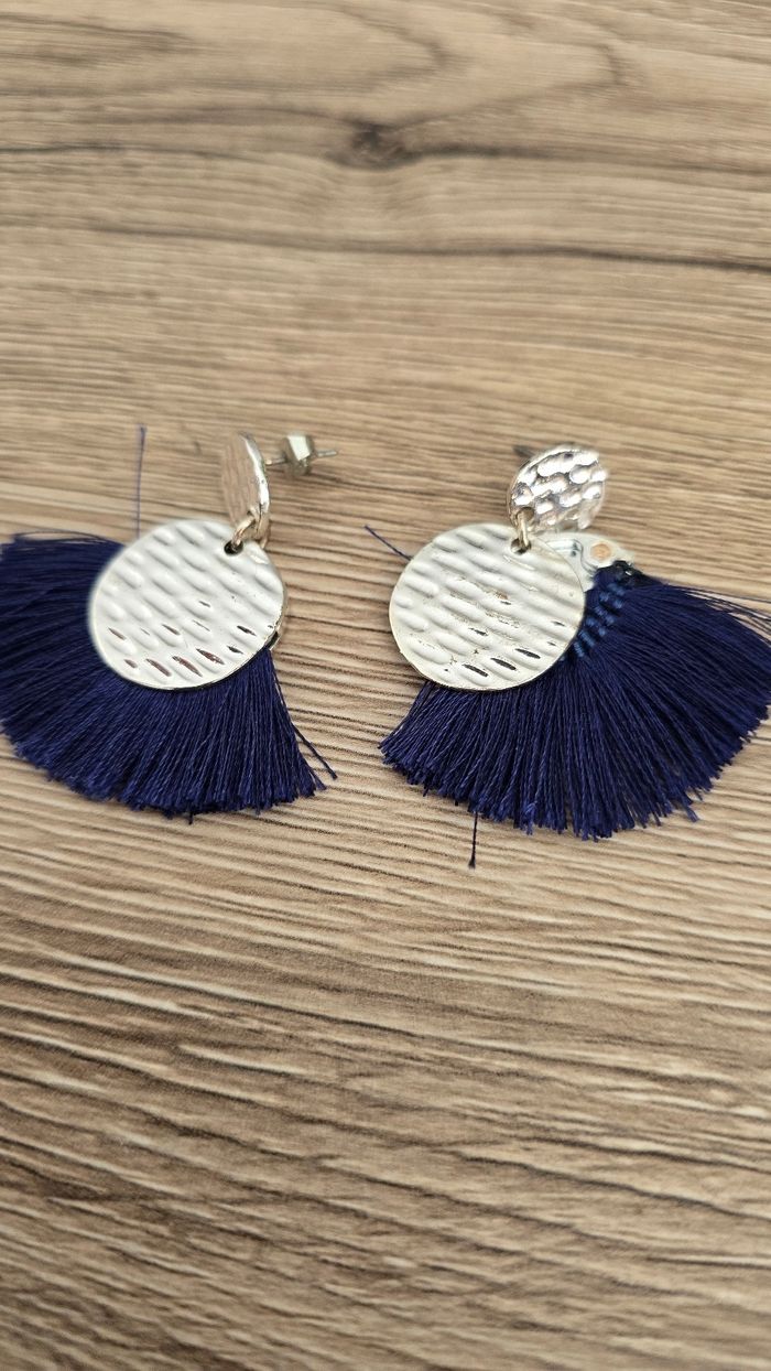 Lot bijoux argentés et bleus avec boîte à bijoux - photo numéro 7