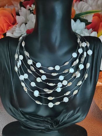 Collier avec ses rangs de perles, ikita, acier inoxydable