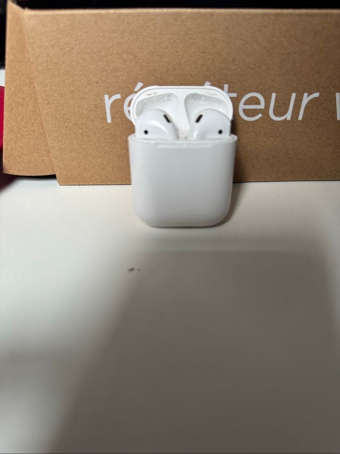AirPods 2 avec coque - photo numéro 3