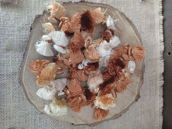 Lot de 50 pompons glands orange marron crème jaune