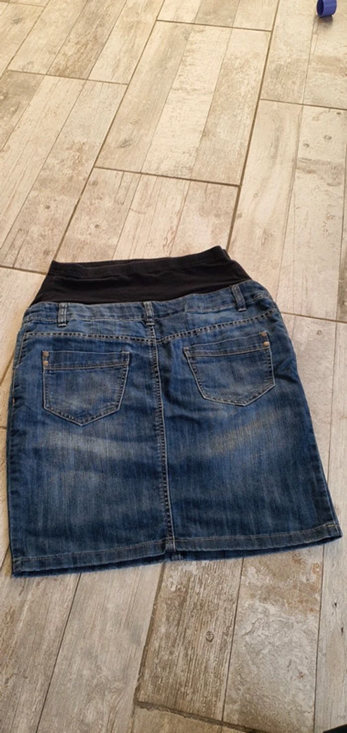 Très belle jupe maternité de chez yessica t36 mais taille 42 en très bon état - photo numéro 3