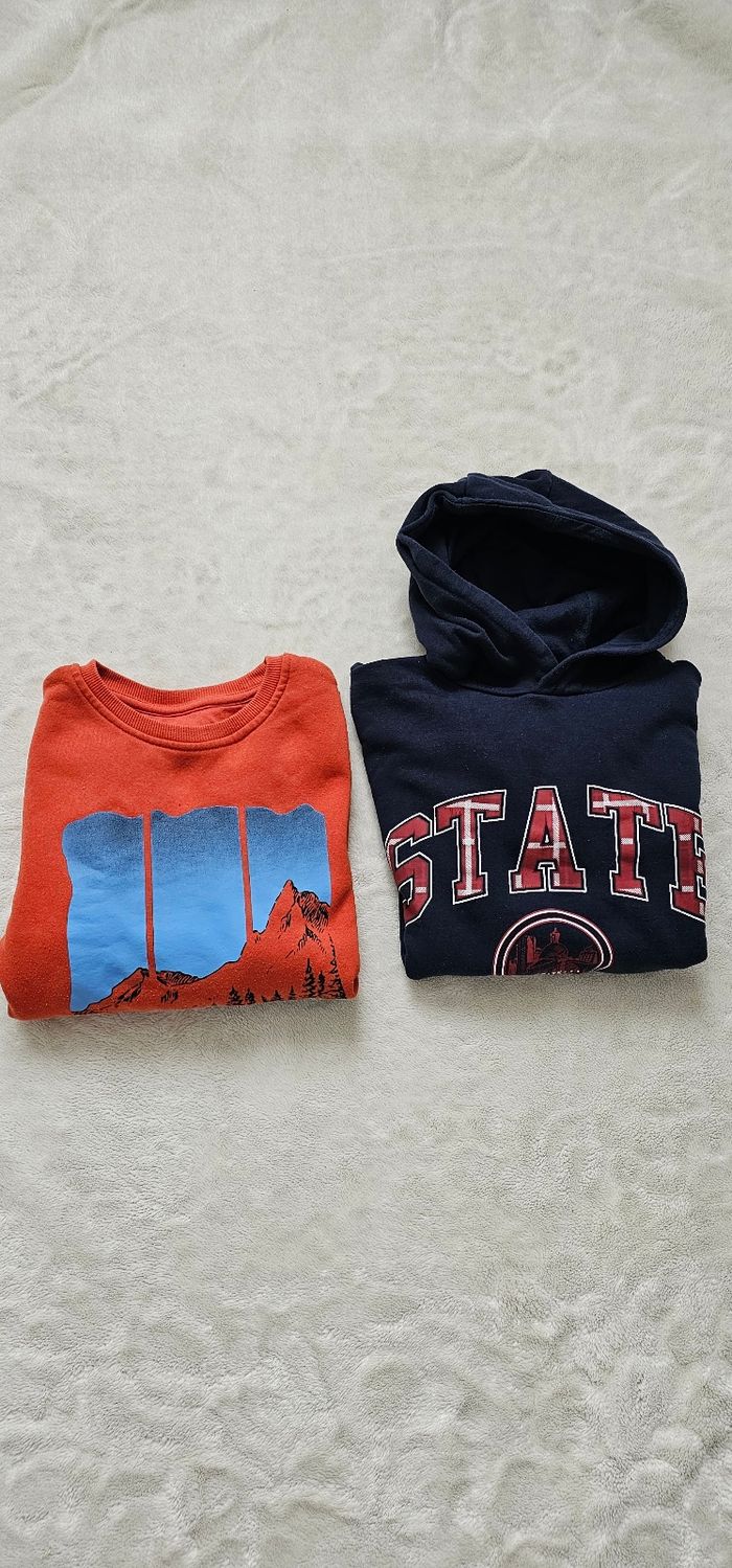 Lots 2 de pulls  sweats  enfant de la marque Primark Taille 9-10 ans