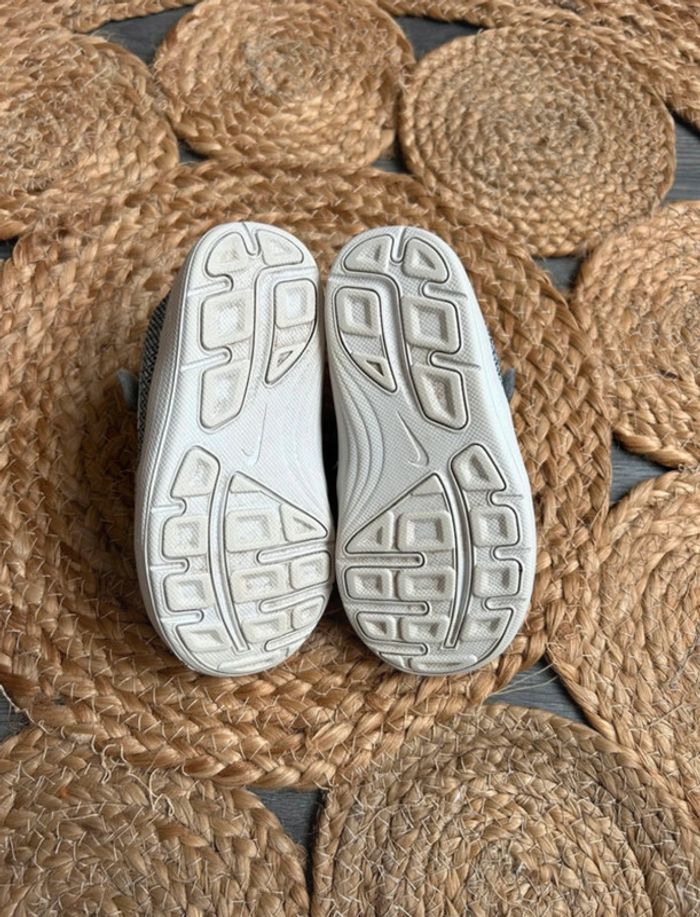 Baskets Nike pointure 23.5 - photo numéro 5