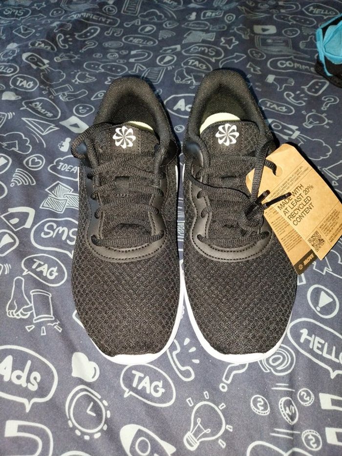 Baskets Nike homme 42.5 neuves - photo numéro 2