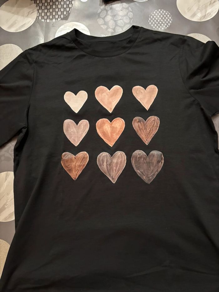 Tee shirt noir cœur taille XL