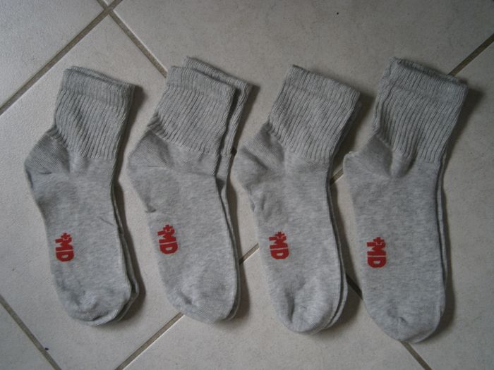 Lot de 4 paires de chaussettes de tennis grises NEUVES