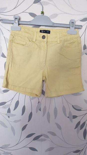 Short jaune en jean's taille 6ans