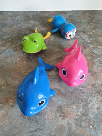 Lot de jouets pour le bain