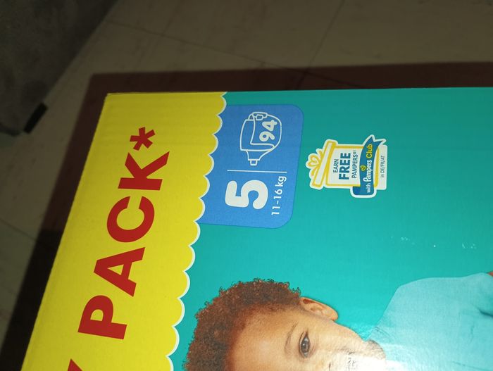 Couches Pampers Baby Dry taille 5 neuf