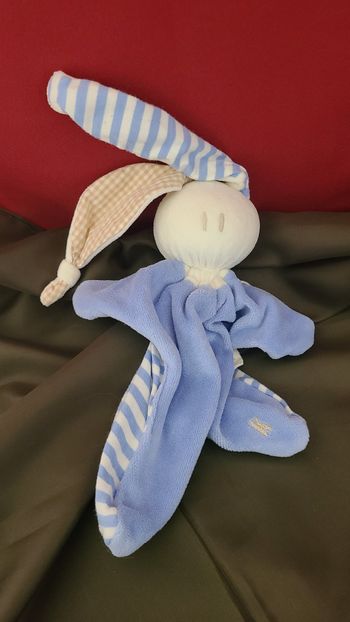 Doudou lapin bleu, toddel en coton bio Keptin Jr