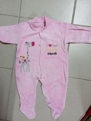 Pyjama se boutonne devant
