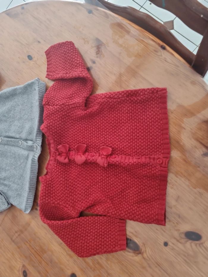2 gilets filles 18 mois - photo numéro 7