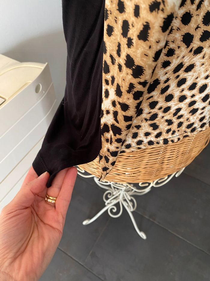 Tee shirt Camaïeu léopard 🐆 taille S/M col V - photo numéro 4