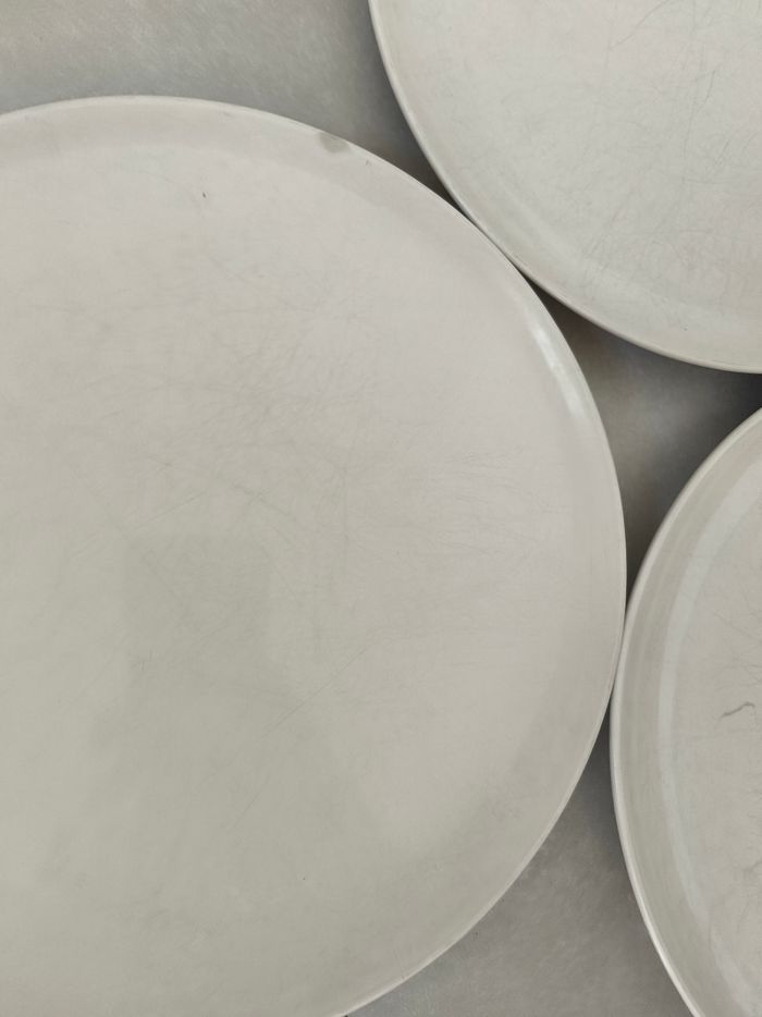 Lot poêle et assiettes - photo numéro 4