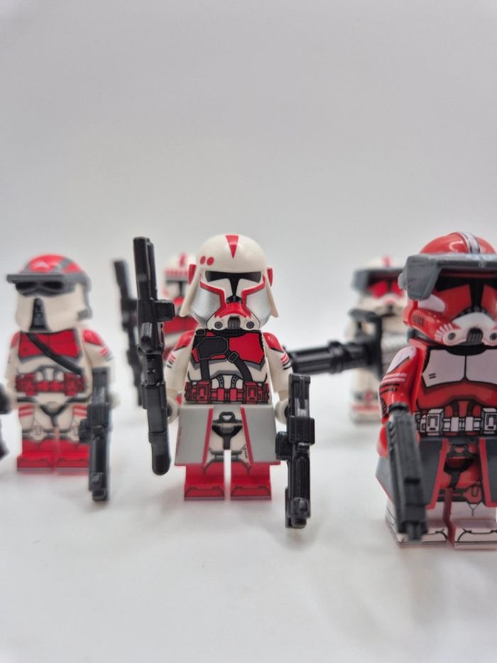 Figurines type lego Escouade de 8 clones de coruscante dont le commandant Fox star wars - photo numéro 3