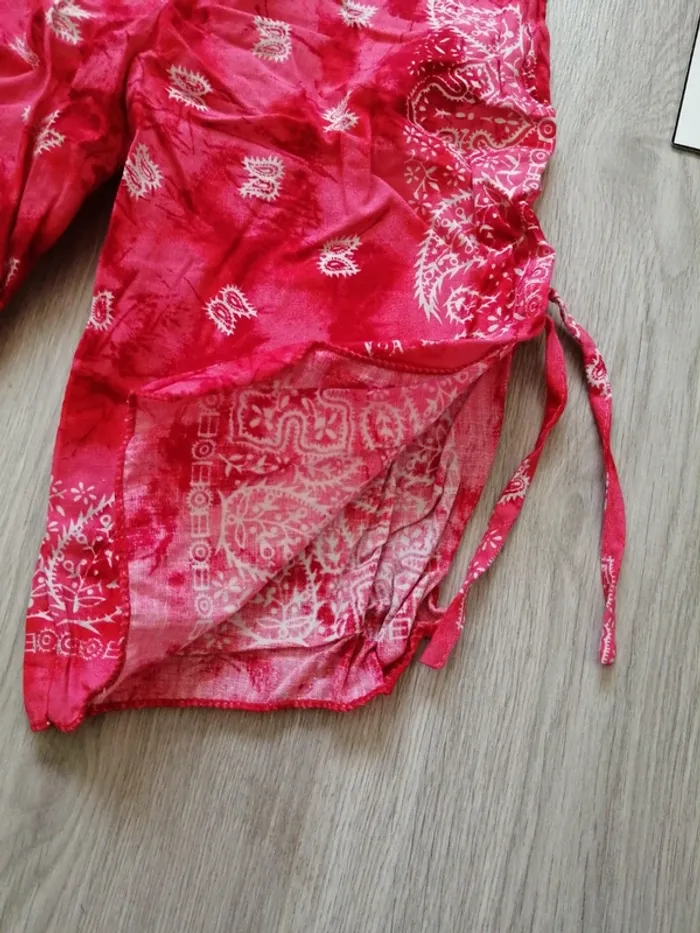 Ensemble top à bretelle et pantacourt rouge à motifs bandana / sans marque / (11-12ans) - photo numéro 3