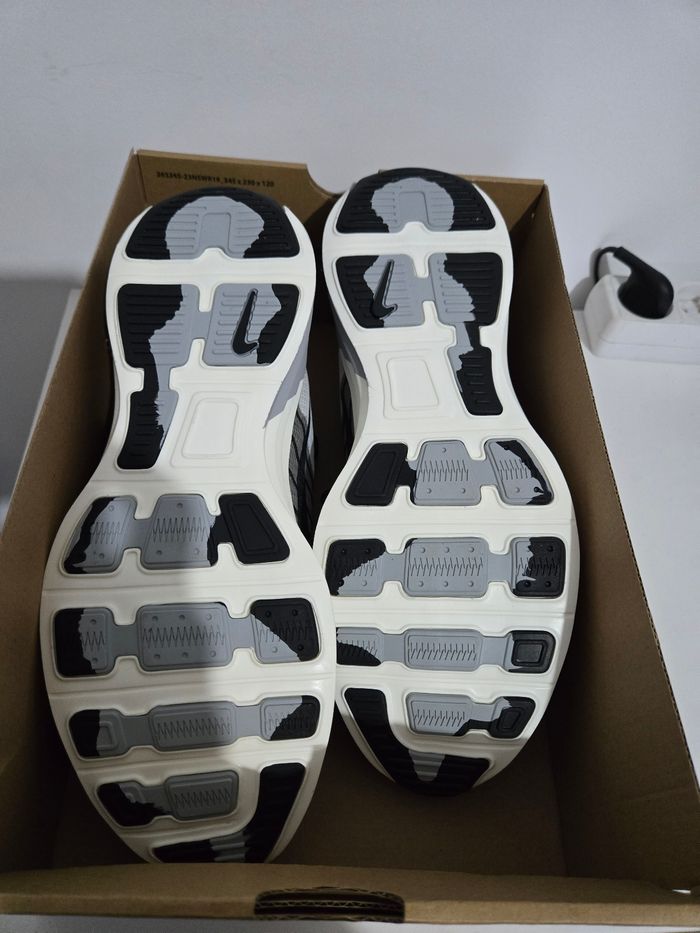 Nike lunar roam Taille 45 neuves blanc noir - photo numéro 6