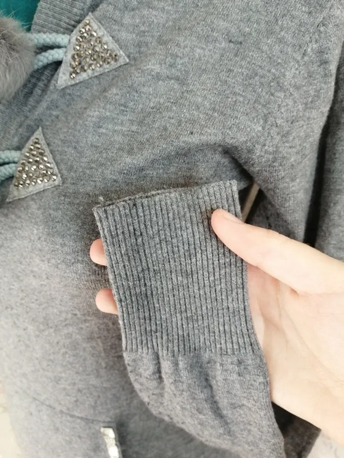 Robe à capuche grise moulante avec poches et ponpons / intrama / (S-M) - photo numéro 6