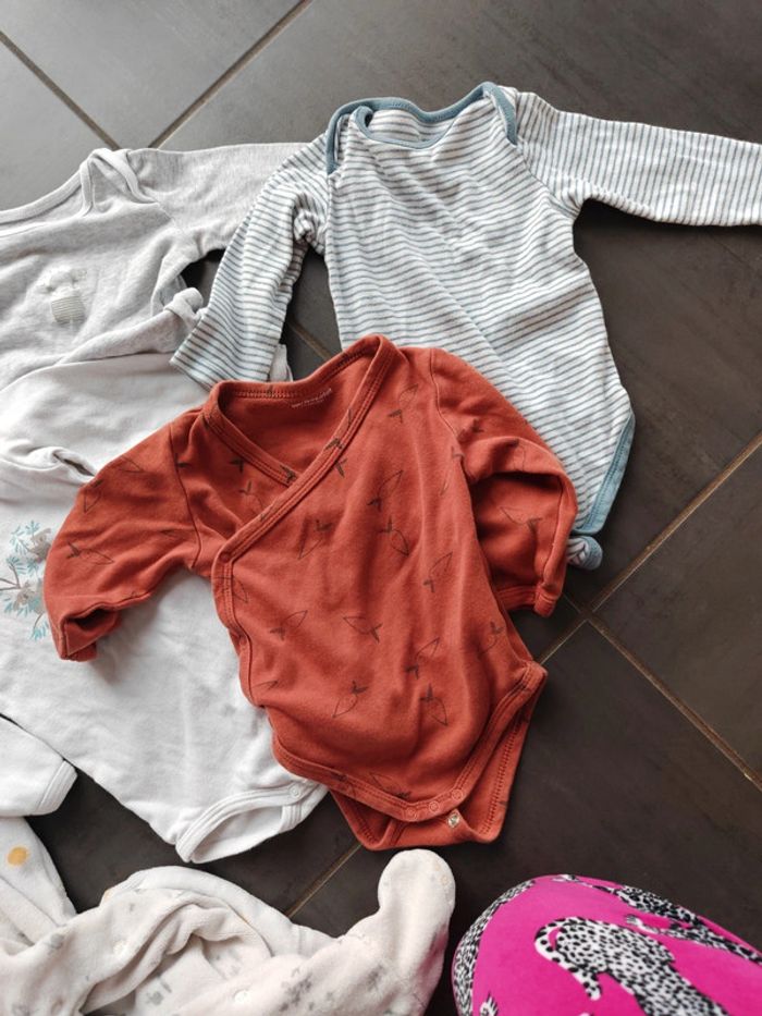 Lot pyjama bodies 9 mois - photo numéro 5