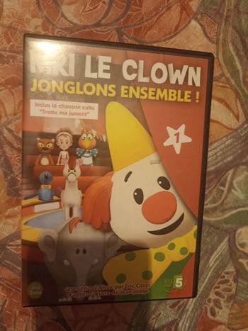 Kiri le clown jonglons ensemble