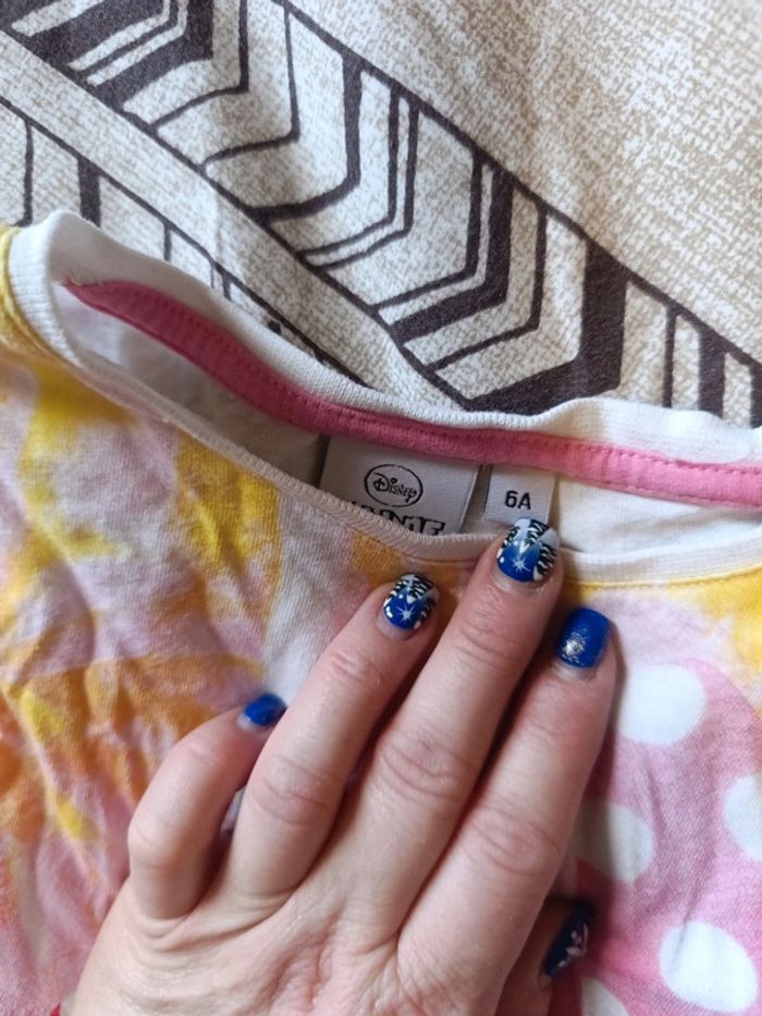 T-shirt Minnie taille 6 ans - photo numéro 4