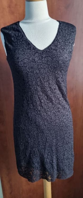 Robe noir sans manches effet dentelle taille 38