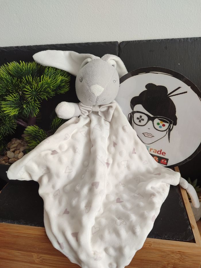 doudou lapin plat gris blanc noeud rayé coeur rayure Violet Rose DD03219