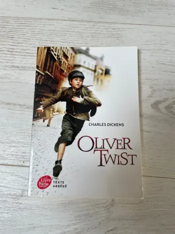 Livre Charles Dickens « Oliver Twist »