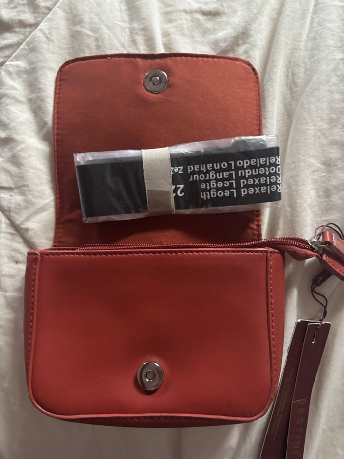 Sac bandoulière rouge clouté Bestini neuf avec étiquette - photo numéro 7
