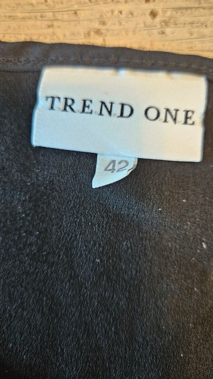 Blouse noire avec dentelle et couche beige, manches courtes, Trend One, 42 - photo numéro 6