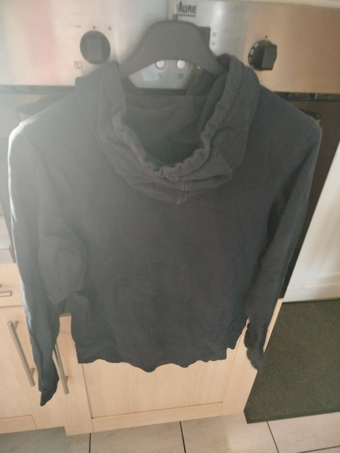 Pull a capuche - photo numéro 2