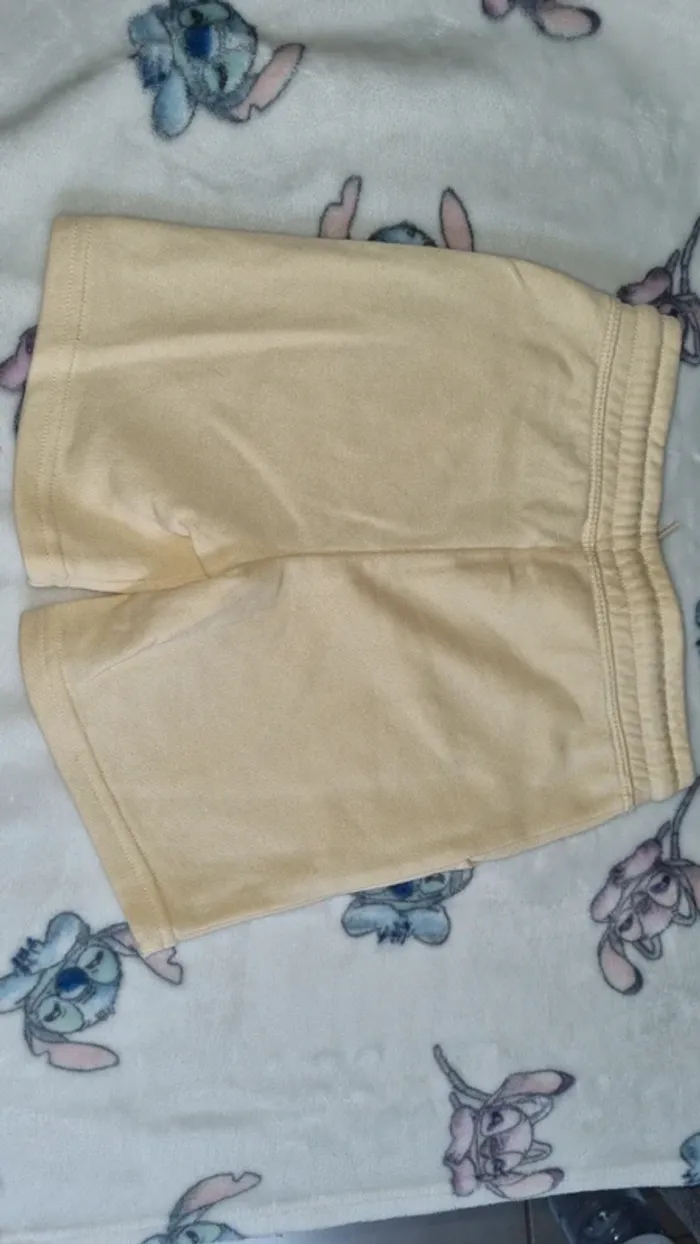 Short 4/5 ans en très bon état - photo numéro 5