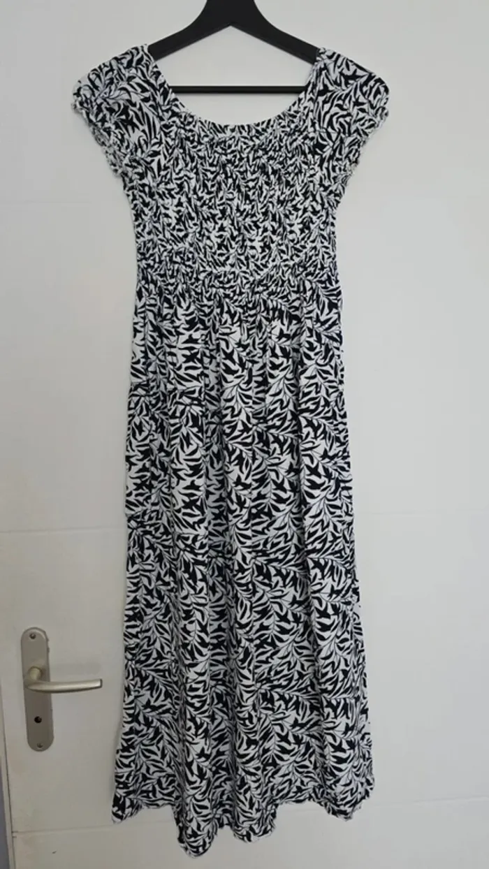 Robe longue noir et blanche