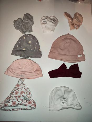 Lot Bonnet naissance et gants
