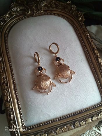 Boucles d'oreilles scarabées avec pierres d'obsidienne